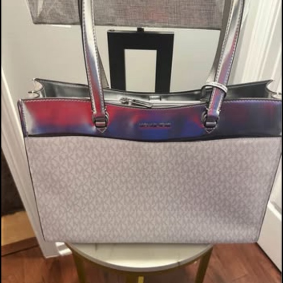 Michael Kors Jet Set Travel Large Logo Multifunction Pocket Tote Bag in Pale Sil - Picture 1 of 10